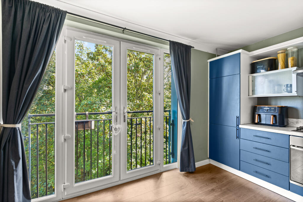 Apartment in Paisley - More