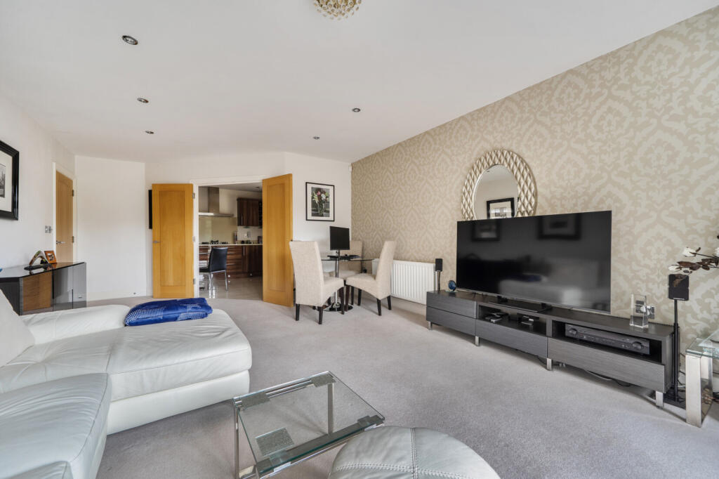 Apartment in Maidenhead, Bray Wick - View 4