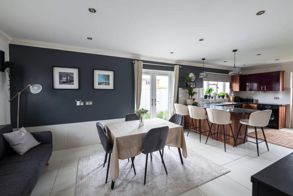 House in Redhill, Earlswood - View 3