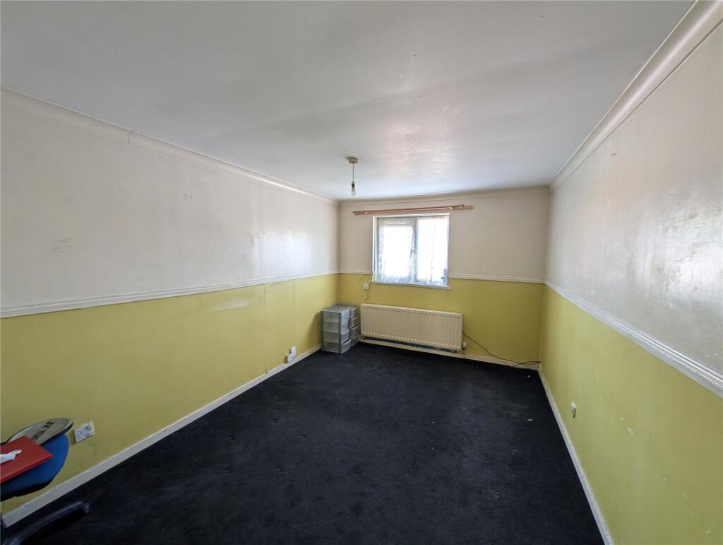 Apartment in Wolverhampton, Tettenhall - View 4