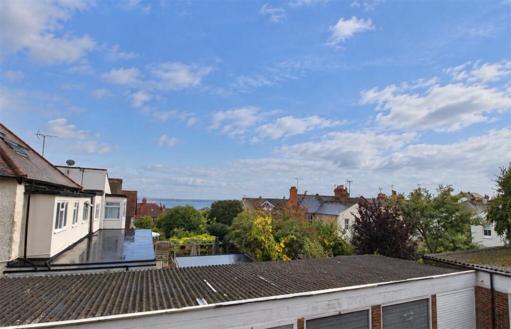 Apartment in Southend-on-Sea, Leigh-on-Sea - View 3