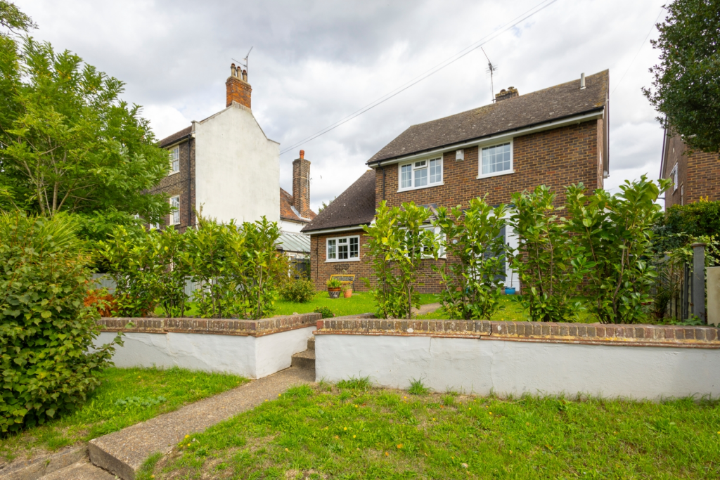 Main image of property: High Street, Wouldham, Kent, ME1