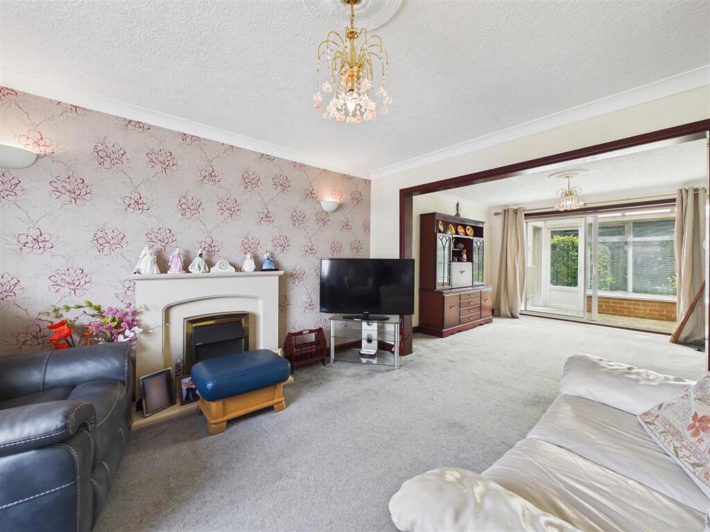 Longcroft Road, Dronfield Woodhouse, Dronfield photo 2