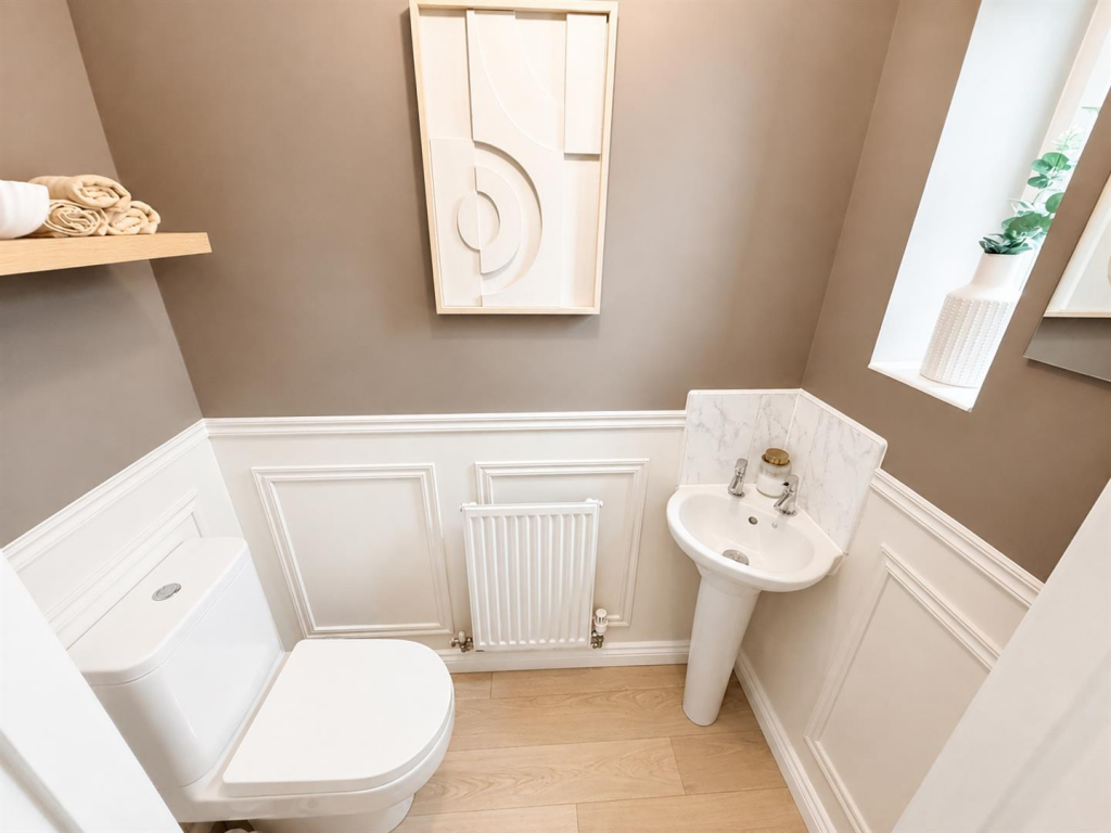 House in Northampton, North Northamptonshire - View 5