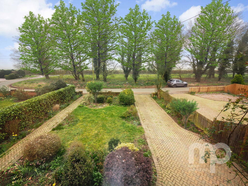 Old Hall Close, Ashwellthorpe photo 3