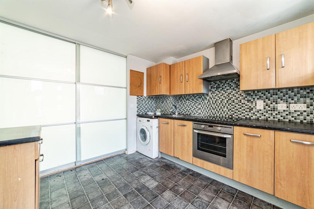 House in Basingstoke and Deane, Popley - View 4
