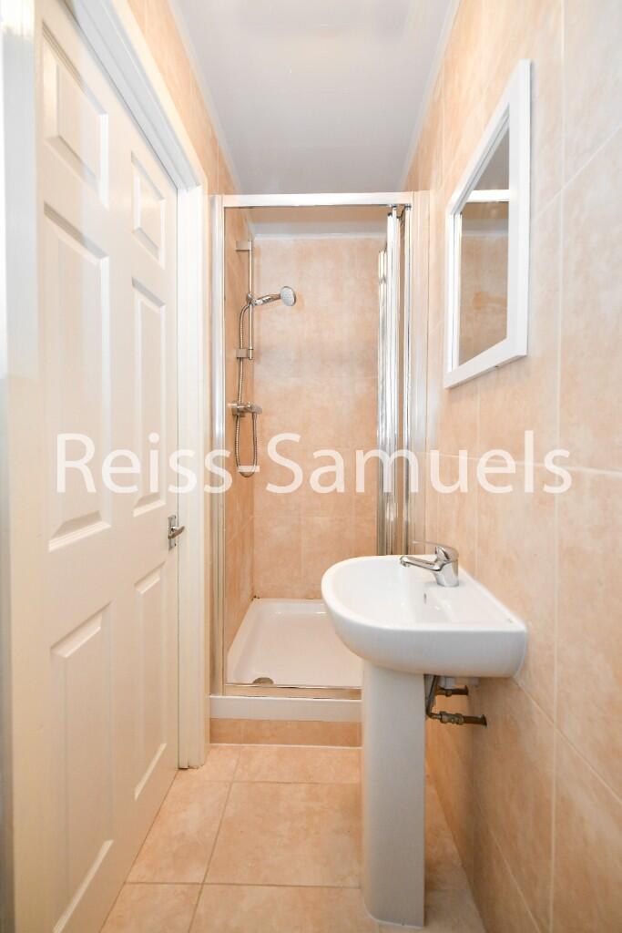 5 bedroom terraced house for rent