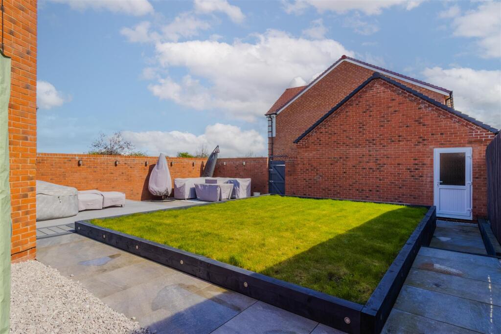 Scimitar Drive, Southam photo 2