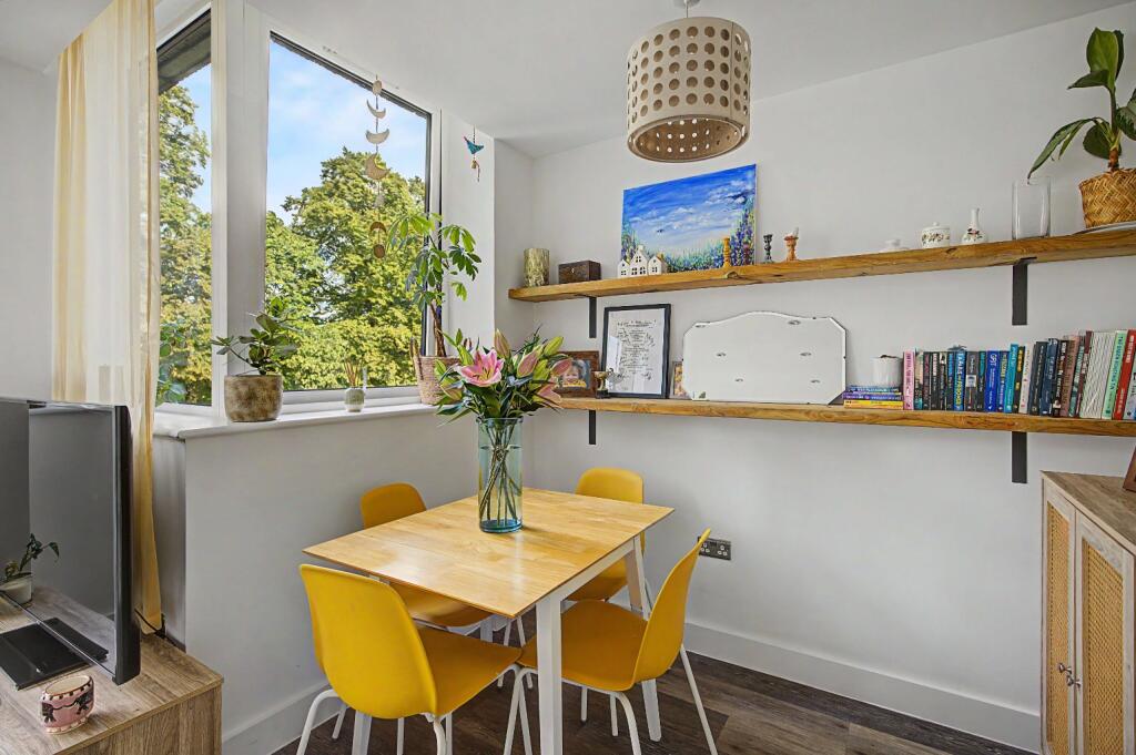 Apartment in Trafford, Greater Manchester - View 5