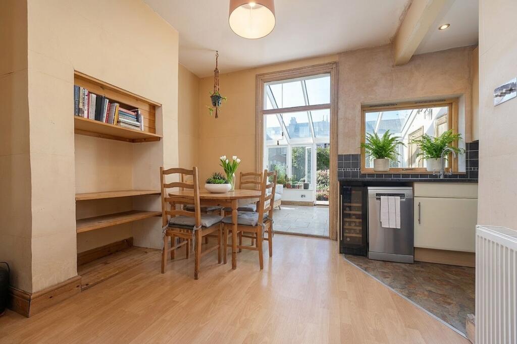 House in London - View 5