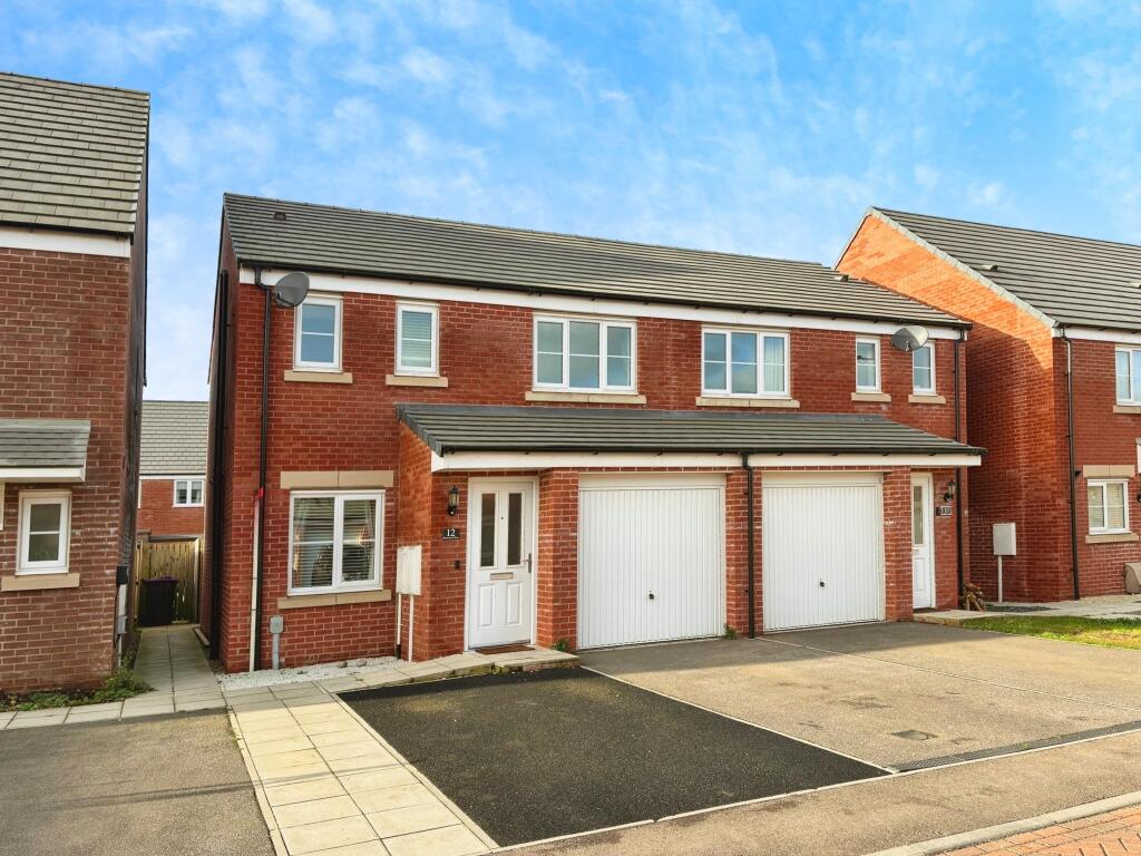 3-bed semi-detached on Burrows Close, Waddington, LN5, £230,000