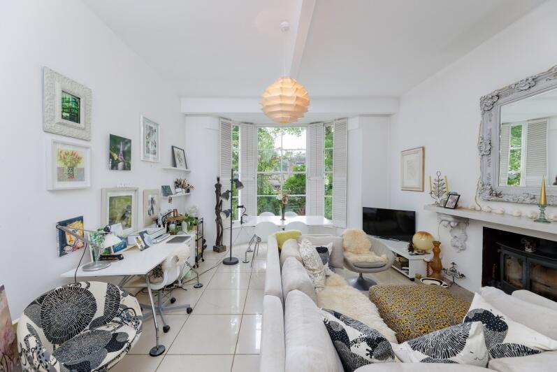 Apartment in London, Cottenham Park, Raynes Park - View 4