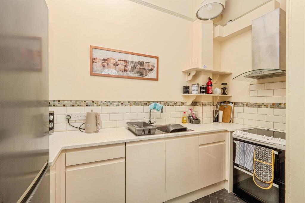 Apartment in Weymouth, Melcombe Regis - View 4