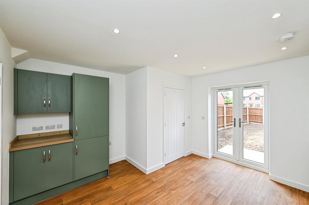 House in Fenland, Elm - More