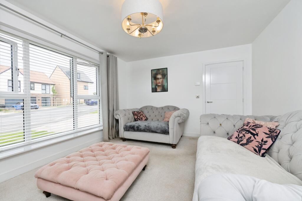 Barn Close, Choppington, NE62 photo 4
