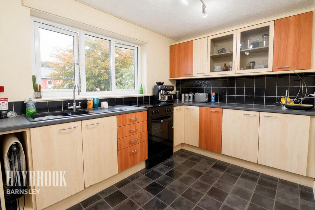 House in Barnsley, Old Town, Kingstone - View 4
