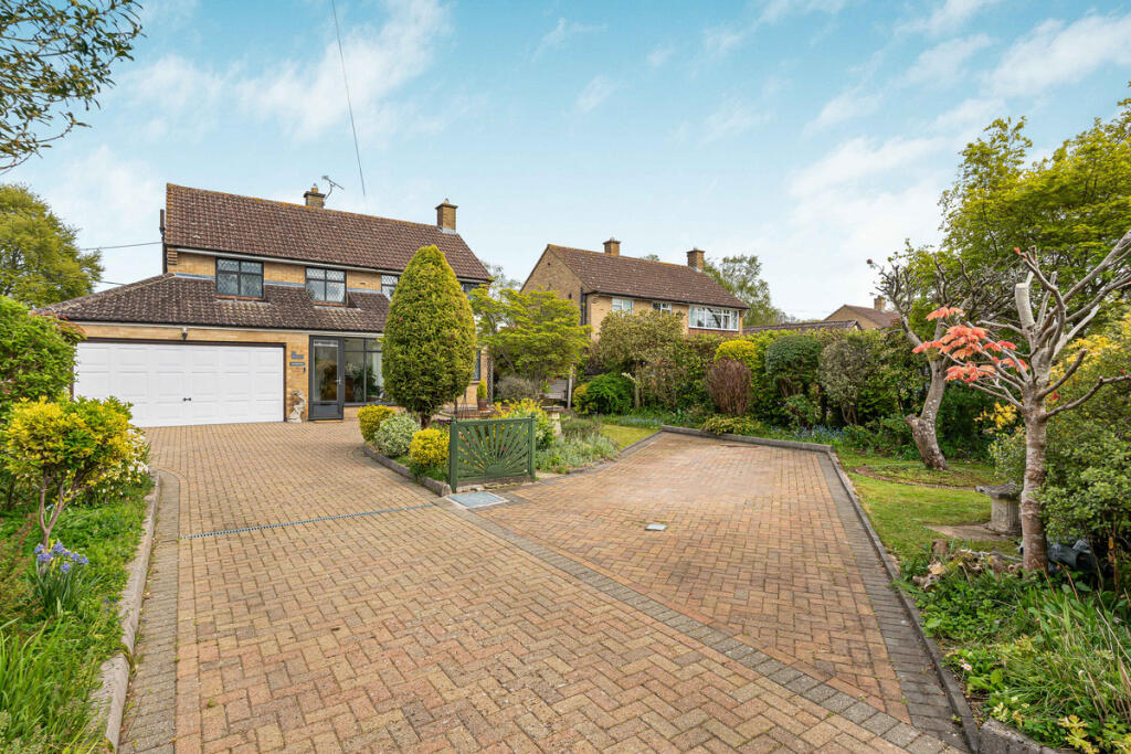 Main image of property: Meadowcroft, 99 Wroslyn Road, Freeland, OX29