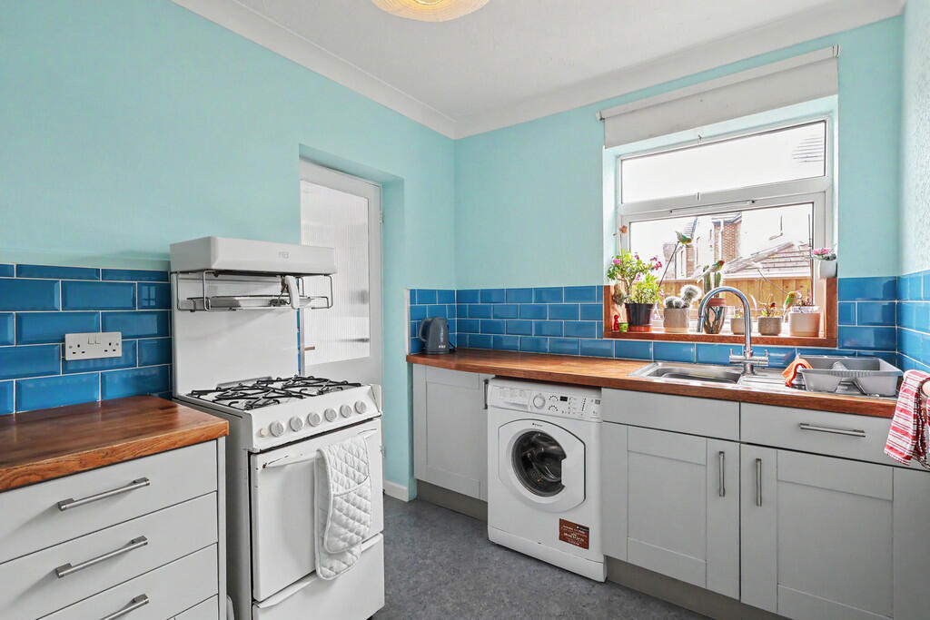 Apartment in Poole, Longfleet - More