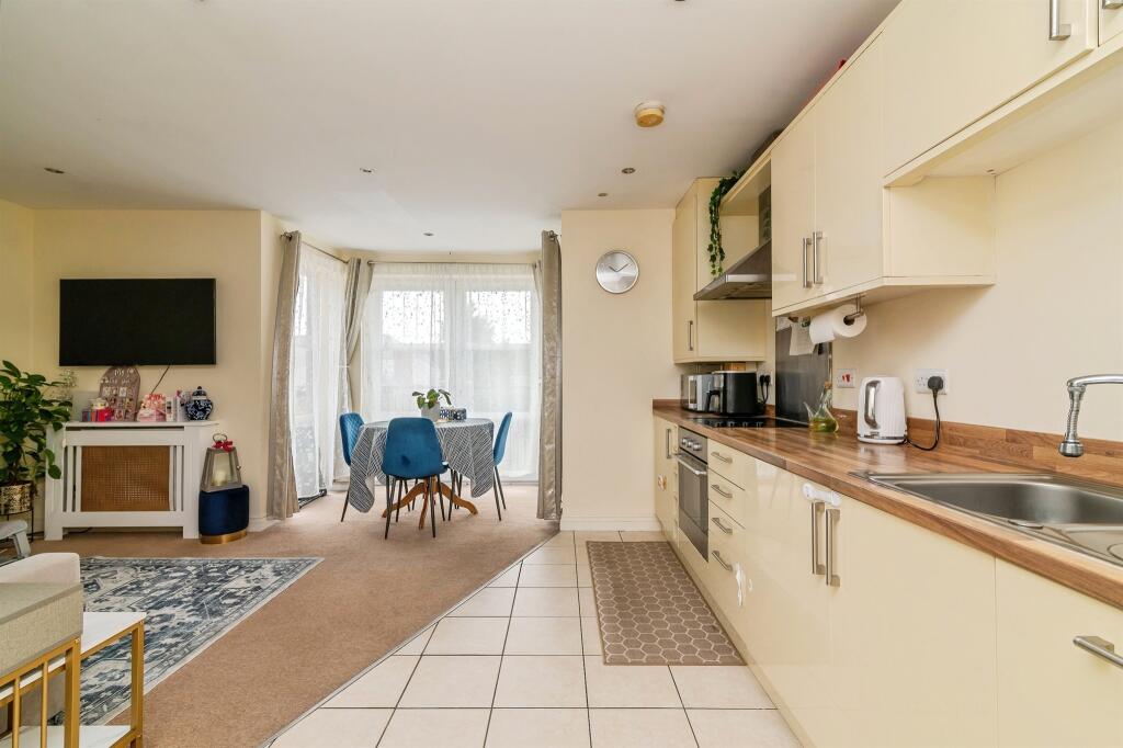 Apartment in Nottingham, Forest Fields - View 5