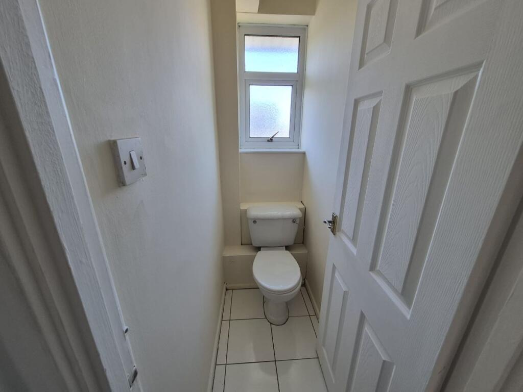 Perry Hill crescent, Oldbury, B68 0AN photo 5