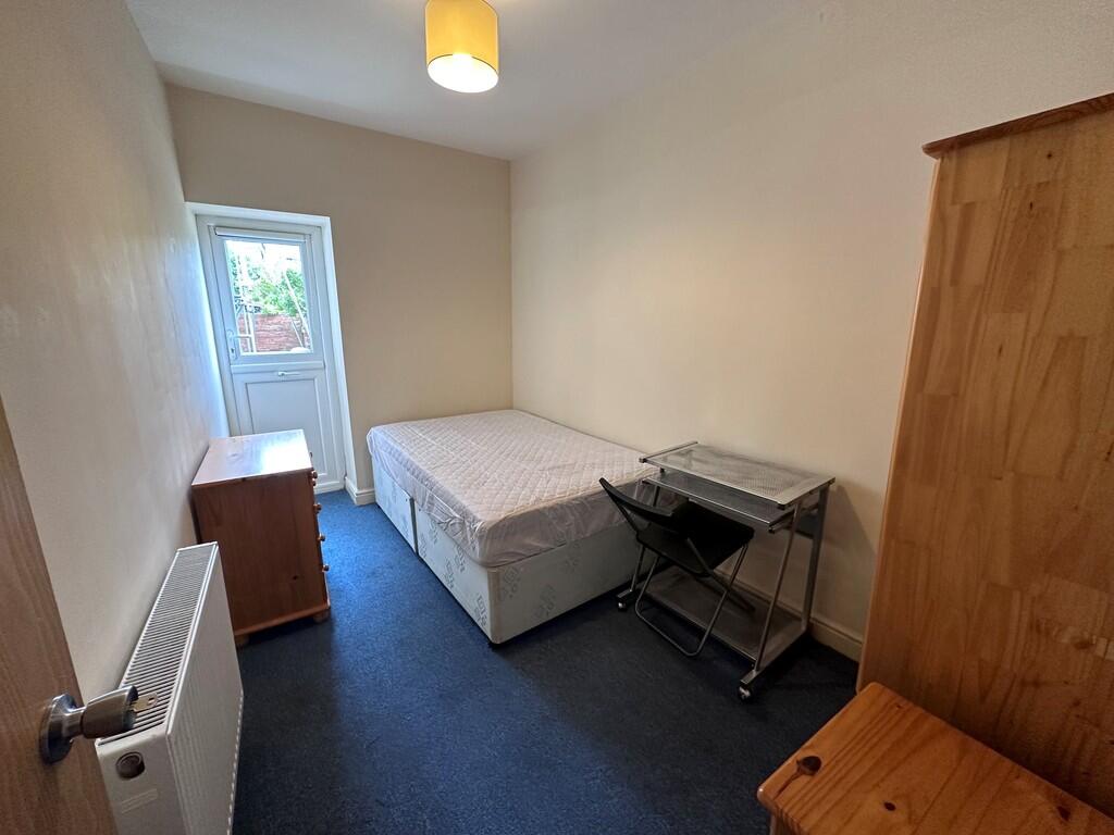 5 bedroom maisonette for rent
