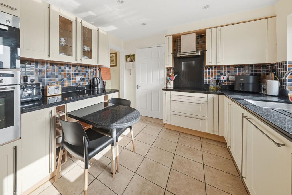 House in Worcester - View 4