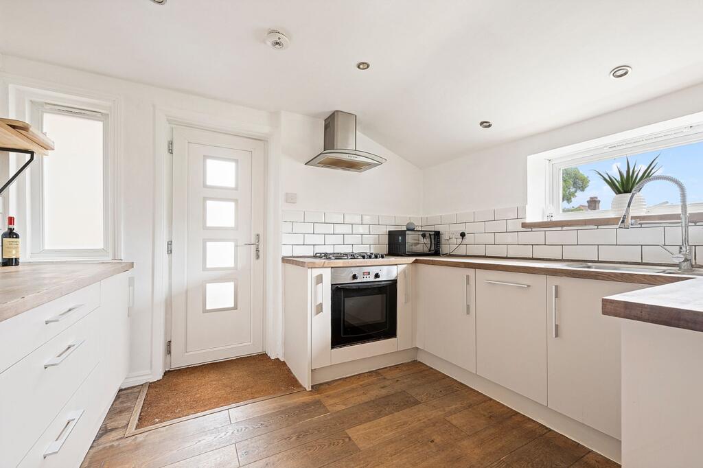 Apartment in Poole, Upper Parkstone - View 4
