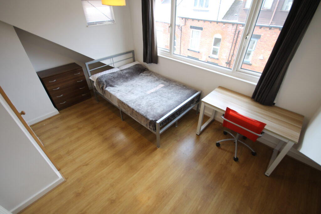 6 bedroom terraced house for rent