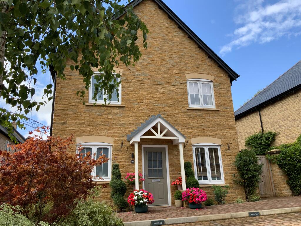 Main image of property: 32 Canon Woods Close, Sherborne, Dorset