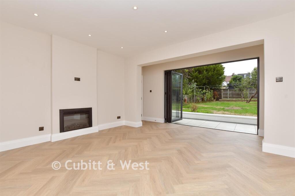 House in Sutton - View 2
