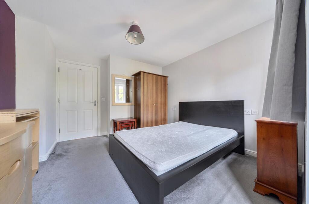 Apartment in Eastleigh, Newtown - More