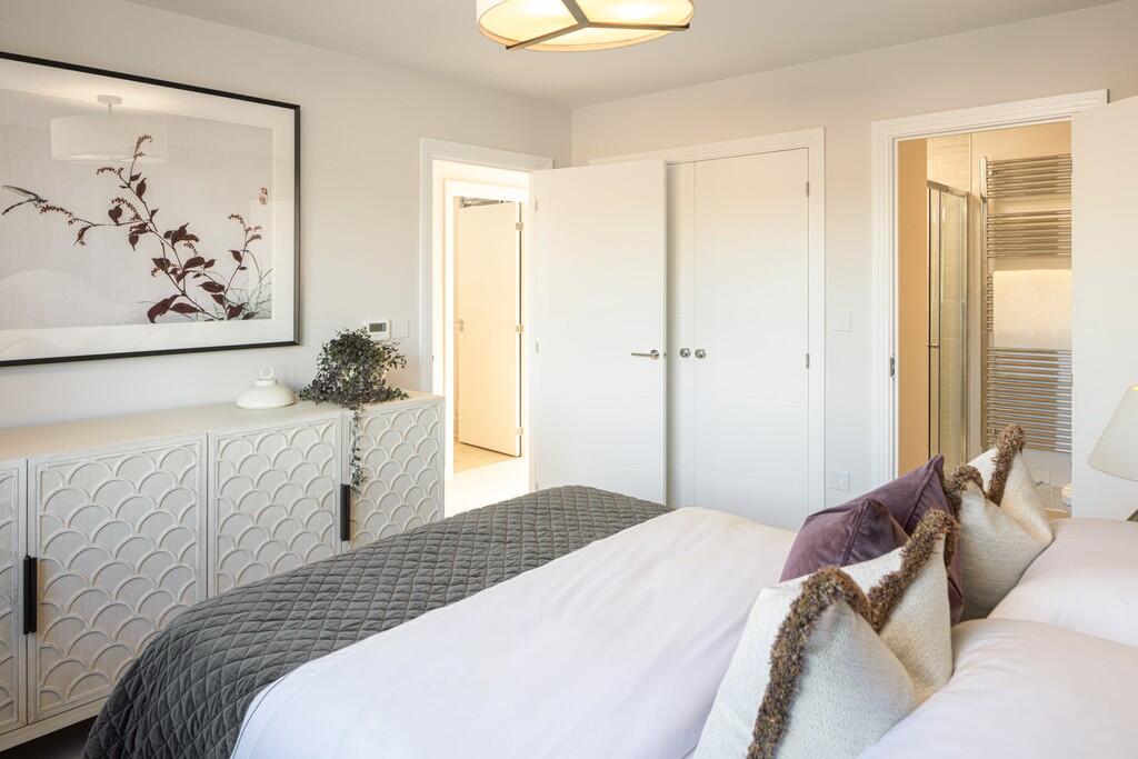 House in Arborfield Green, Finchampstead - More