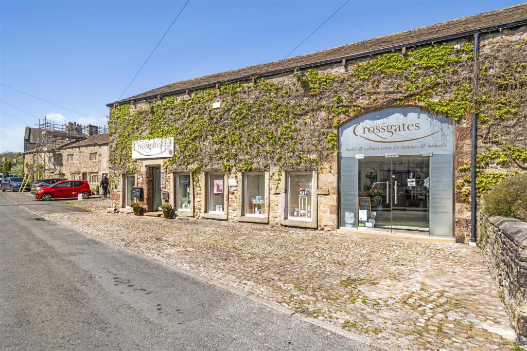 House in Gargrave - More