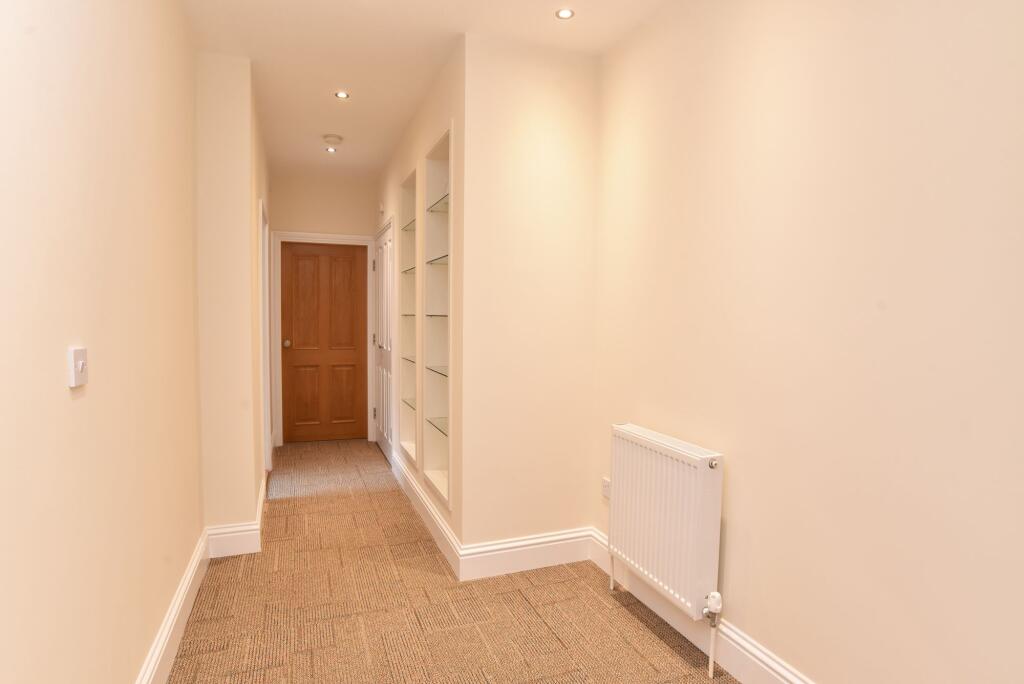 Kings Road, Harrogate, HG1 - More