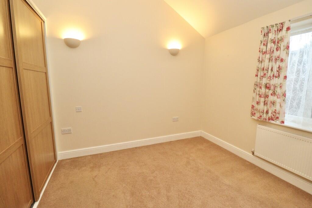 House in Lincoln, Nettleham - More