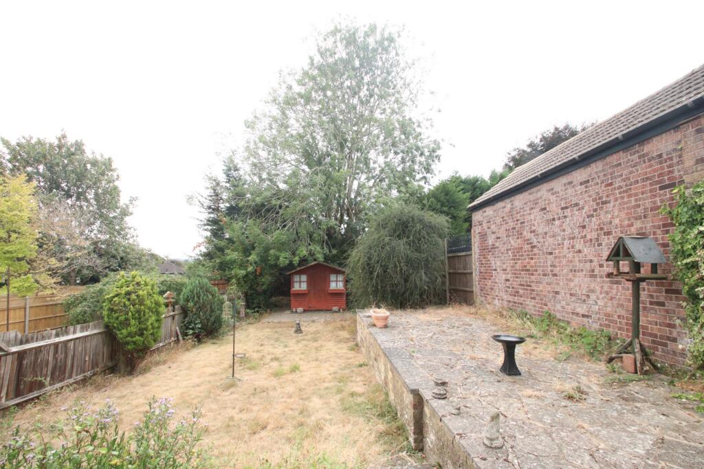 House in Bromley - More