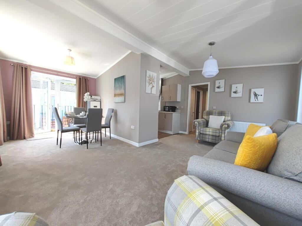 House in Newell Green, Warfield - View 2