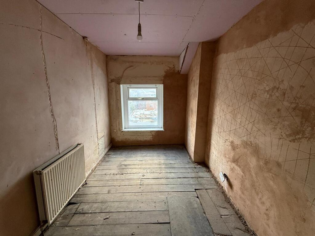House in Bradford, Swain Green - View 4