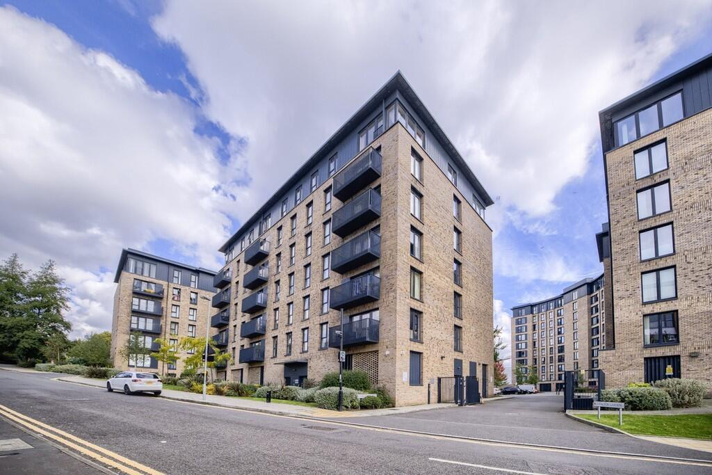 Main image of property: Hamilton Apartments, Spring Street, Park Central, B15