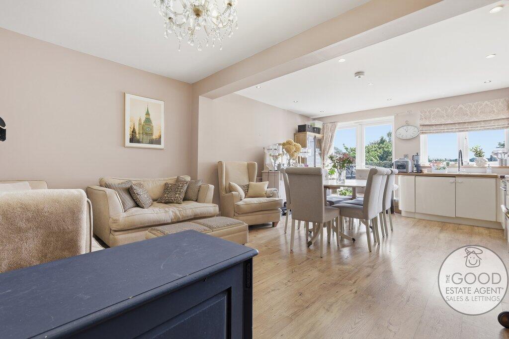 Avondale Drive, Loughton, IG10 3BZ photo 2