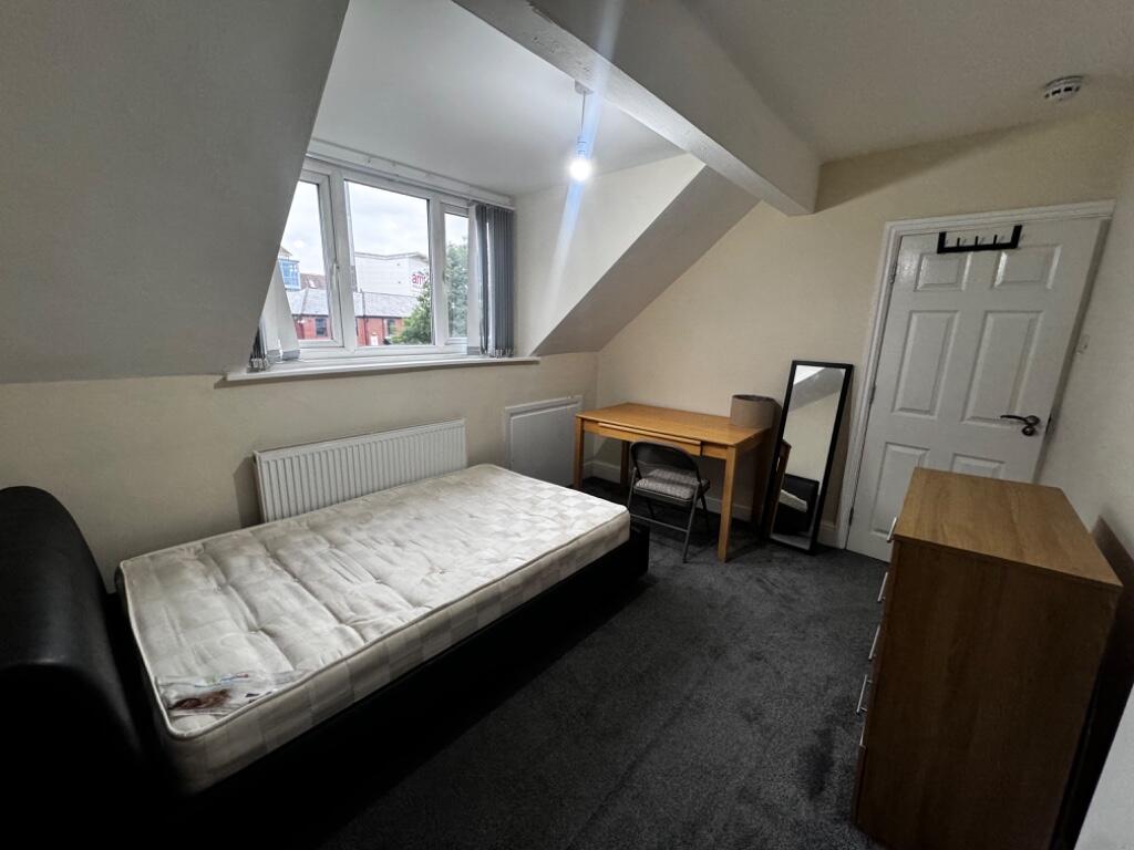7 bedroom semi-detached house for rent
