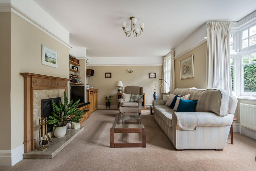 St. Nicholas Avenue, Bookham,  KT23 photo 4