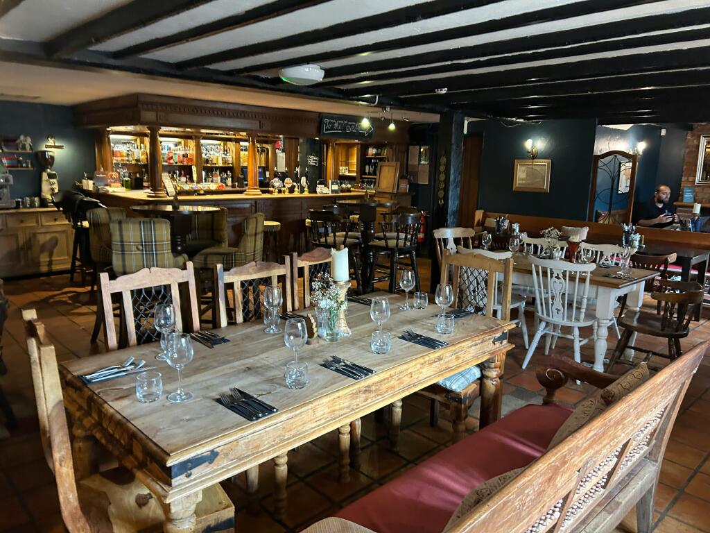 Dining room bar.JPG