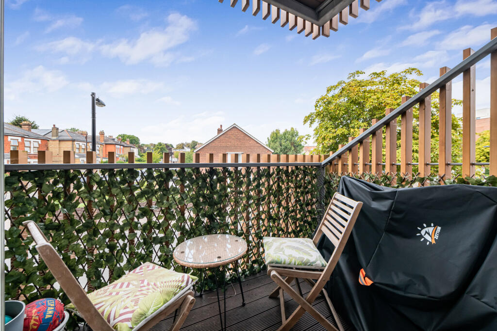 Apartment in London - View 5