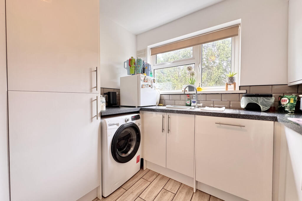 Brynglas Close, Newport, Newport photo 4