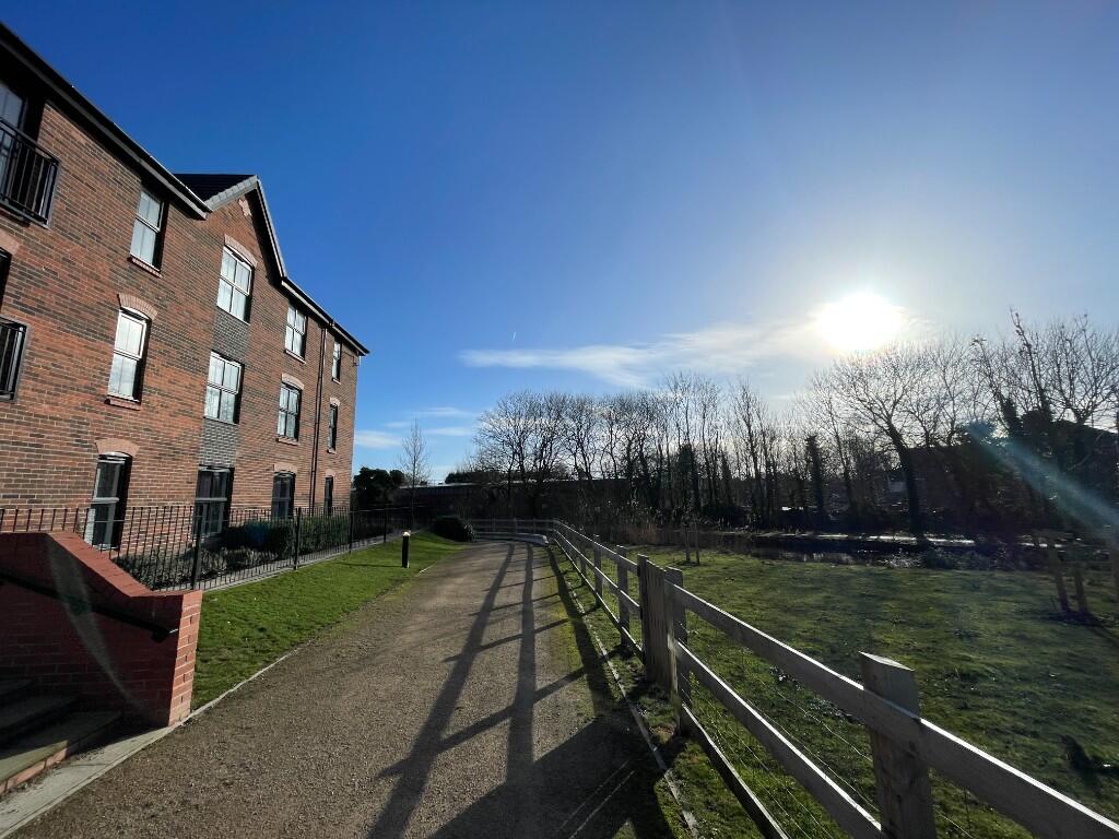 Main image of property: Quinn Square, Manchester, Greater Manchester, M43