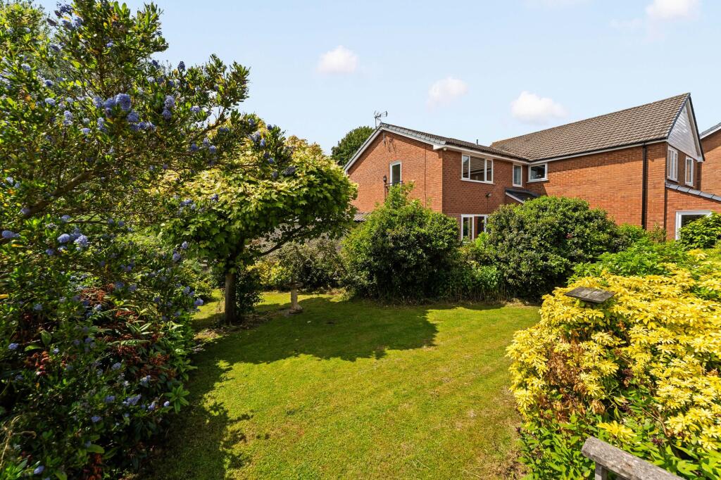 Blackcroft Avenue, Barnton, CW8 photo 4