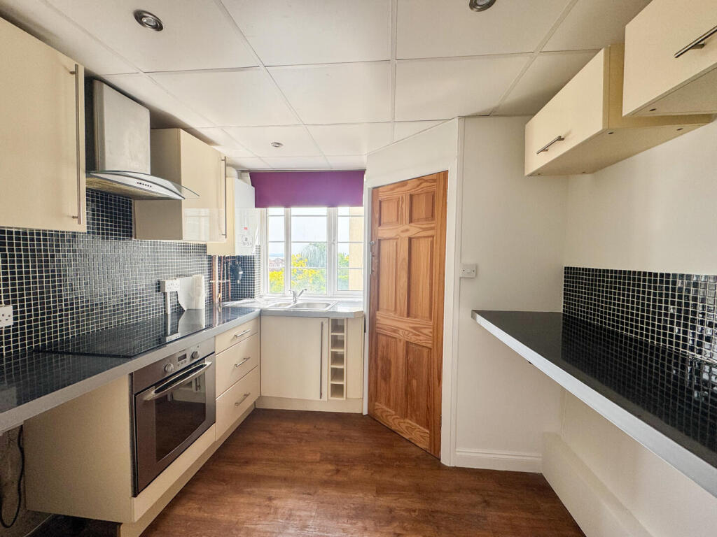 Apartment in Southend-on-Sea - View 4