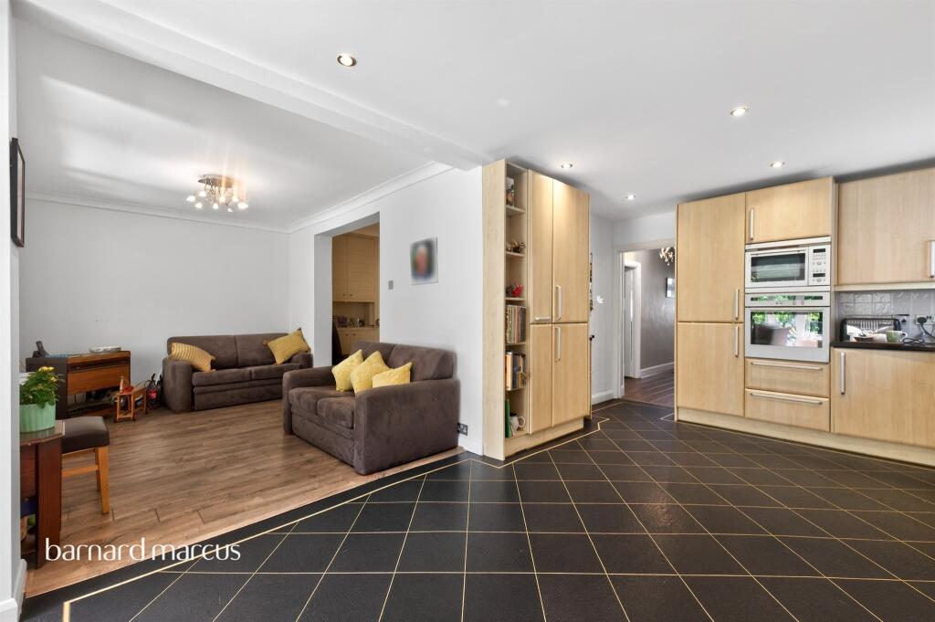 House in Worcester Park - View 6
