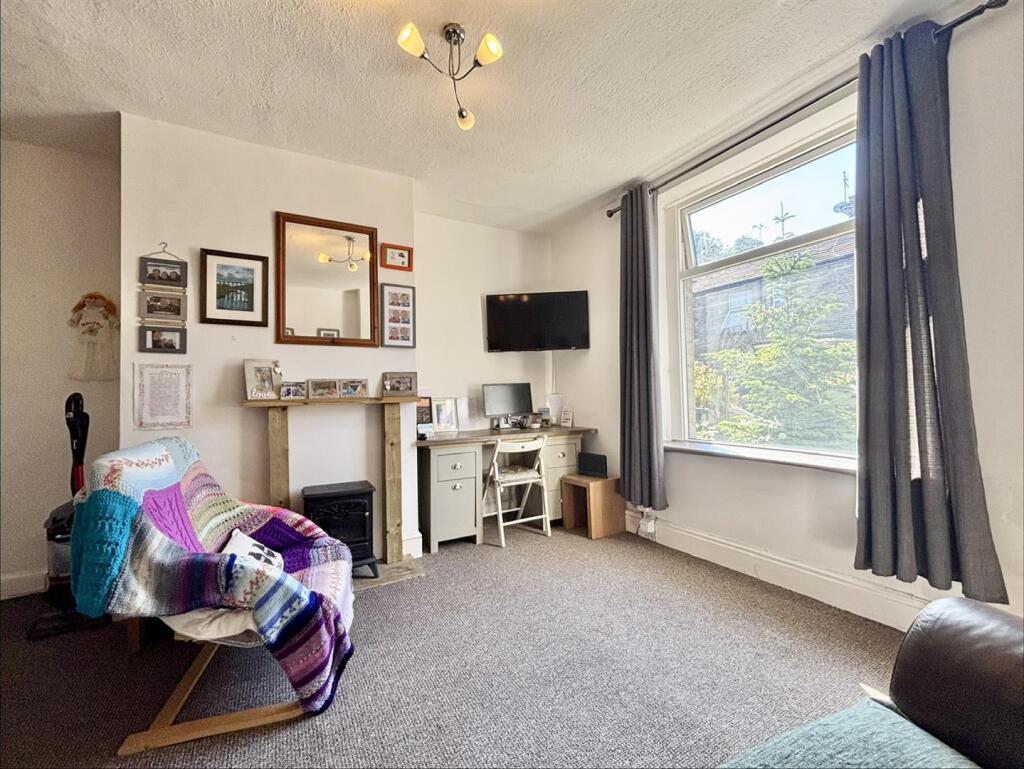 House in Bradford, Hungerhill, Westwood Park - More